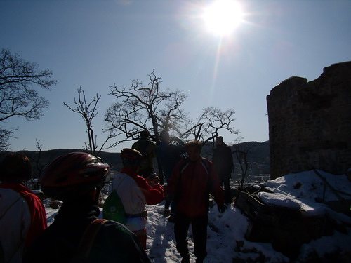 没费一枪一炮顺利登上第一个碉堡