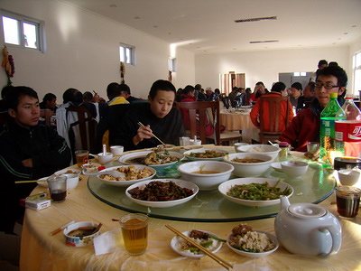 茶足饭饱,眼皮开始耷拉