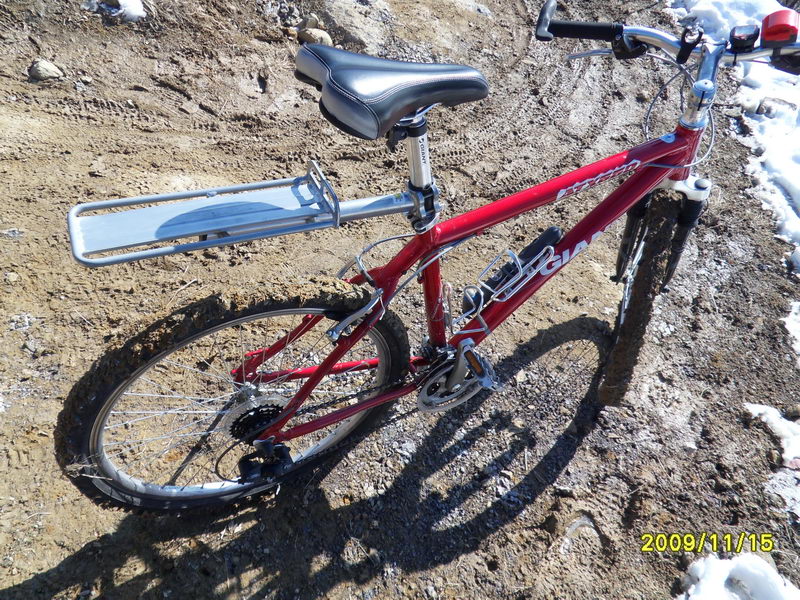 下坡前，车已经有点脏了