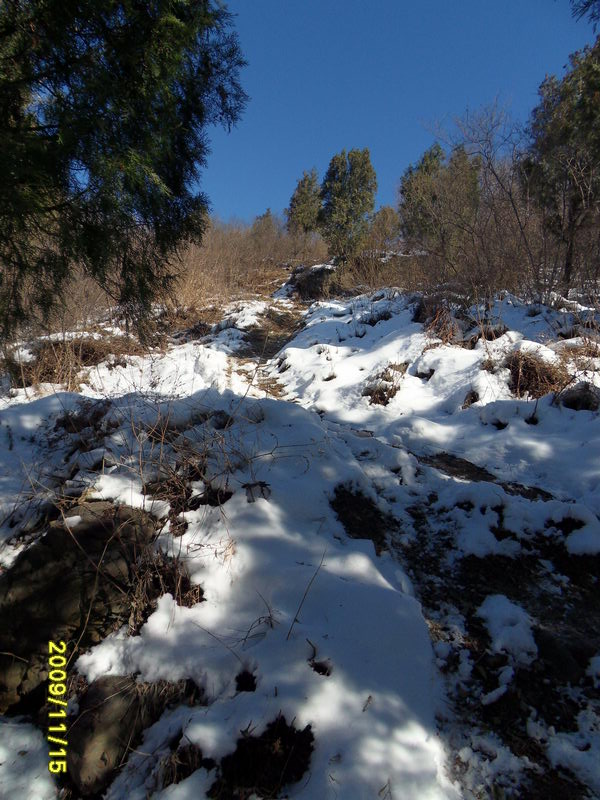 从山顶下水库，根本没法骑，只能推了