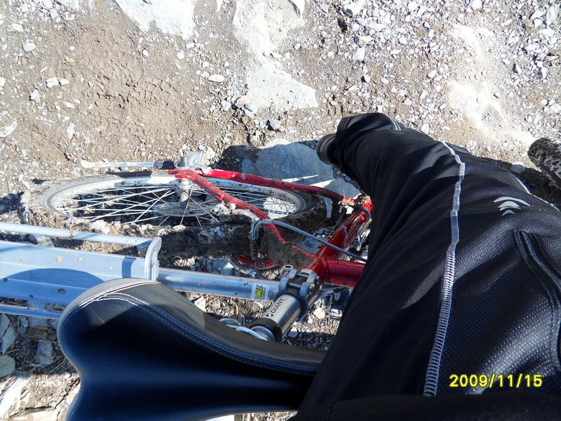 看看我的车子，很脏了