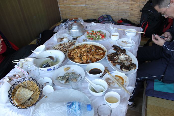 嘿嘿，FB后才想起要拍照，对了，饭店的火炕真舒服