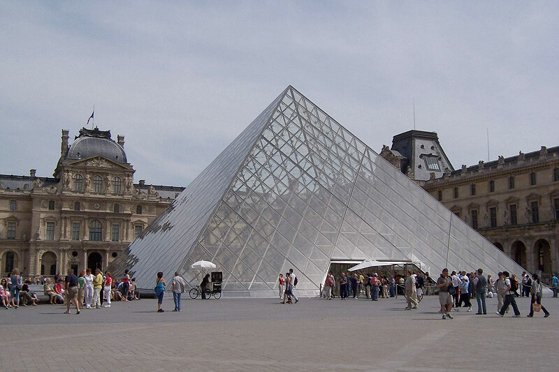 巴黎卢浮宫