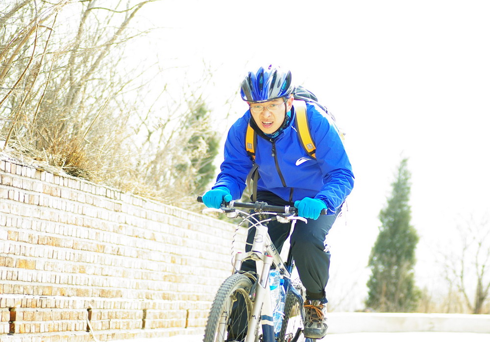 左手正在勇猛的的进行着新望京楼的最后一坡