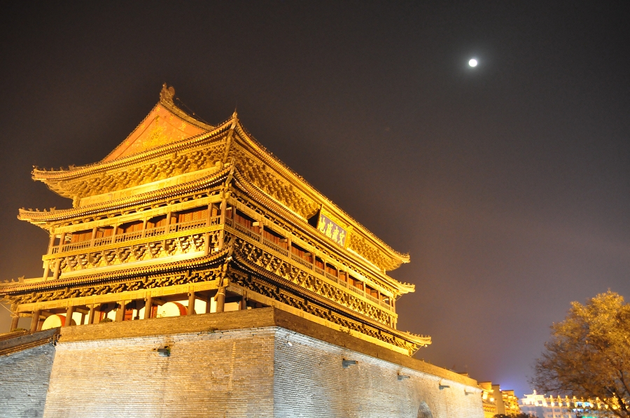 大唐时候和我们看的月亮一样吧