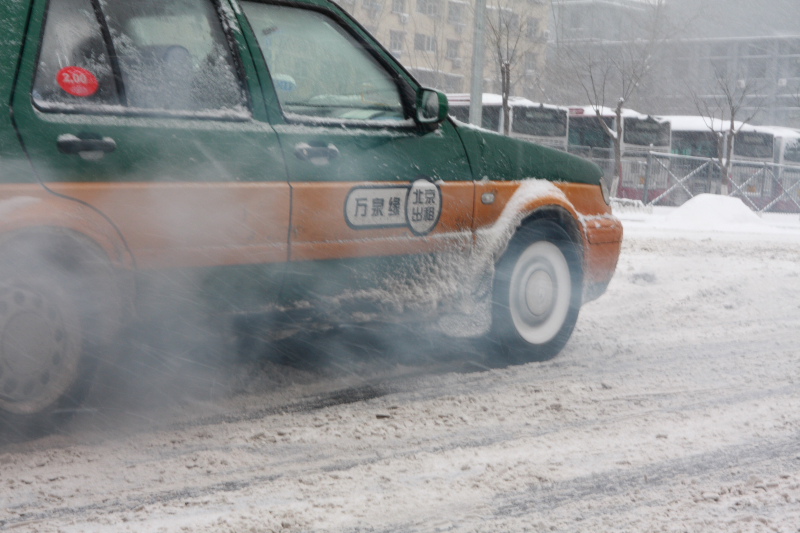 都冒烟儿了！全是橡胶烧糊的味道！