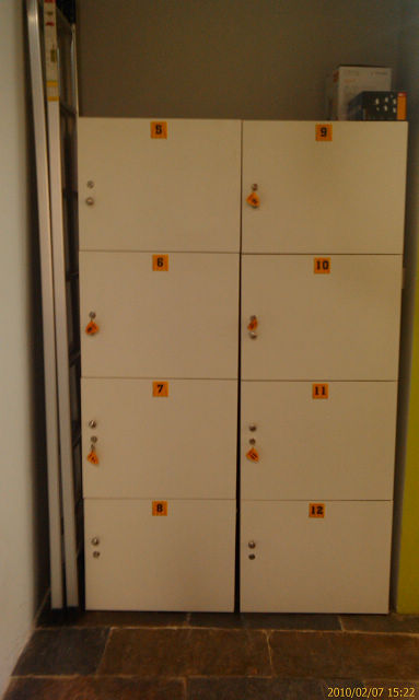 整齐的储物柜后边，是不是有暗门？我搬，我搬，我搬搬搬……