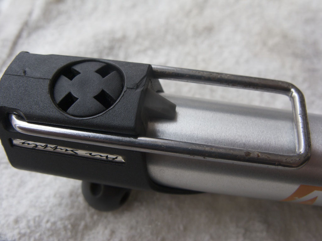 便携气筒，触地部分有轻微掉漆