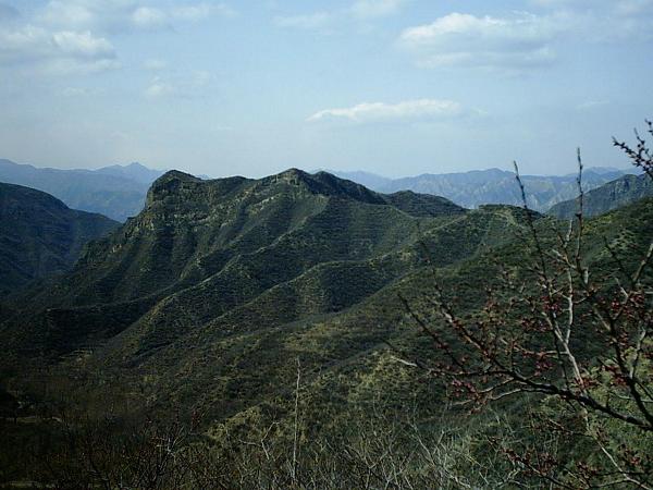 嶙峋山脊看得我毛骨悚然