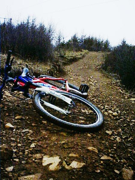 从妙峰主峰下来玩了一段XC到寺庙群