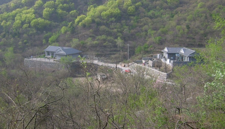 据说有一个是陈佩斯的家...