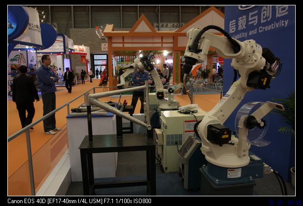 焊接机器人，会动的哦