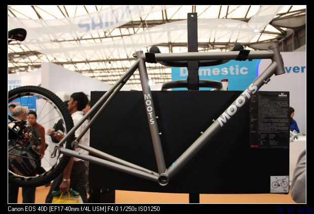 MOOTS钛车架，和以量身定制出名的SEVEN师出同门