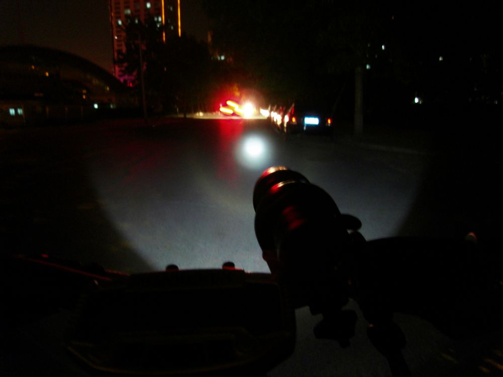 手电的威力 哈哈哈哈.jpg