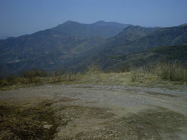 远眺抓髻山和清水尖两高峰