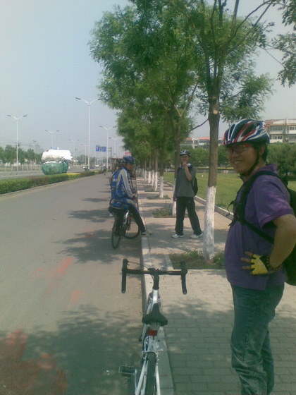 停下歇会儿 看了会儿老大爷们玩空竹