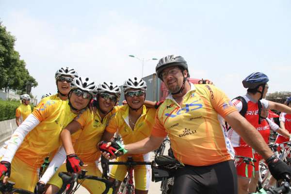 09骑行爱好不分国界.jpg