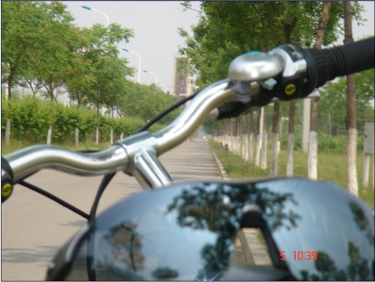 趁大妾不在家，带小妾去撒花儿~出发之前给小妾来一张