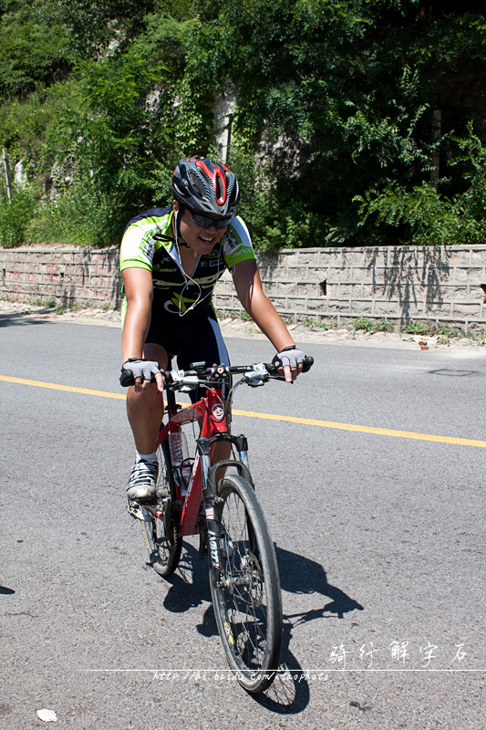 到顶了的杨光小朋友，他由于前晚基本没睡觉，貌似是做着梦上来的，严重的疲劳驾驶！ ... ... ... ...