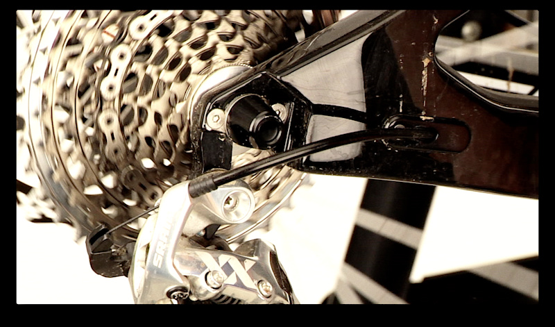 第4步。 保持它在同一个齿轮，而你踏板几分钟的自行车，让润滑油渗透到连锁店的内部运作 ...