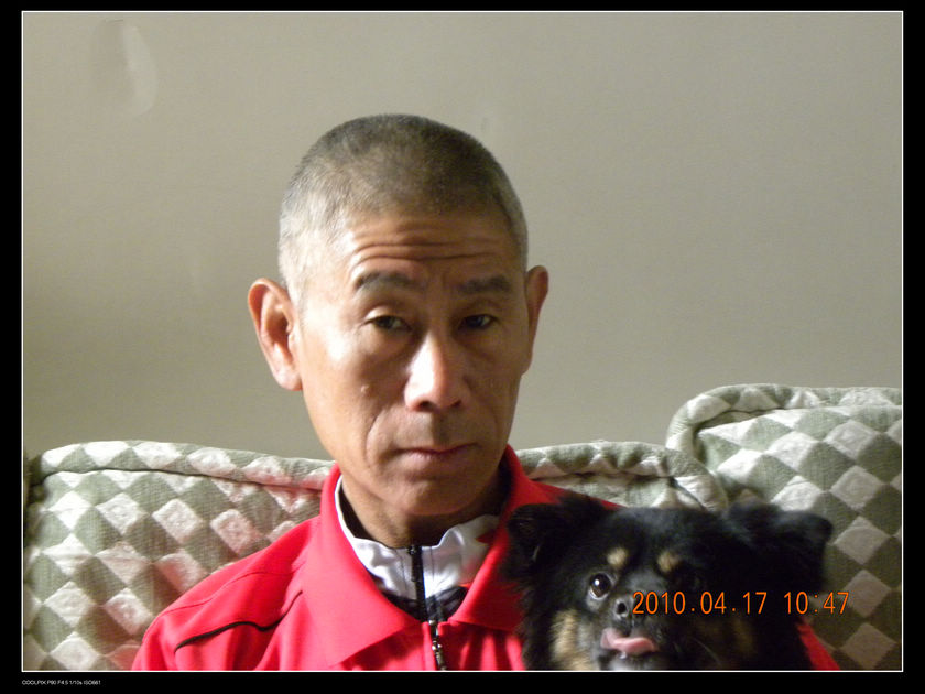 抱抱我们家的小黑