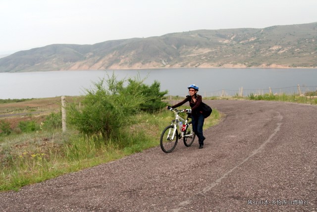 经历了半小时的暴雨后，终于骑到了西线，最后一个大坡段