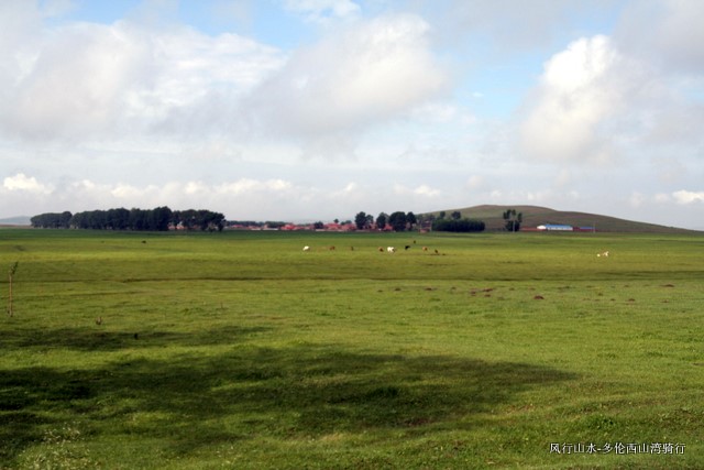走多伦东边的围多路，不一会太阳出来，景色大好，停车，驻足，留念