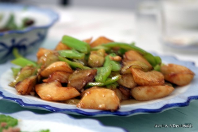 最后地三鲜没消灭多少，打包给骑行侠带回去吧，他比较爱吃土豆