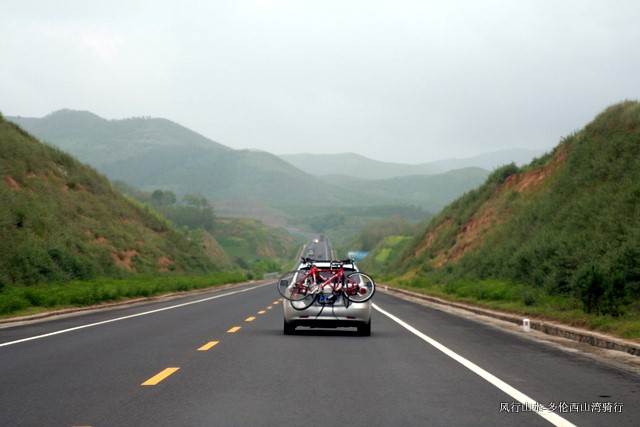 快到围场前的优质路况。。。