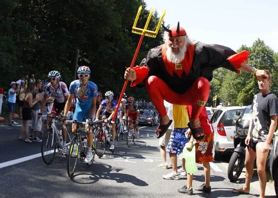 疯狂观众吸引众车手