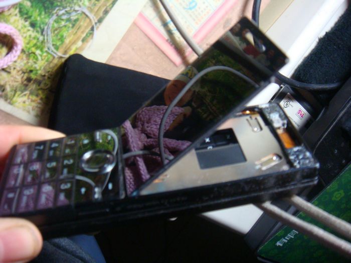 我的手机被我摔坏了。。。