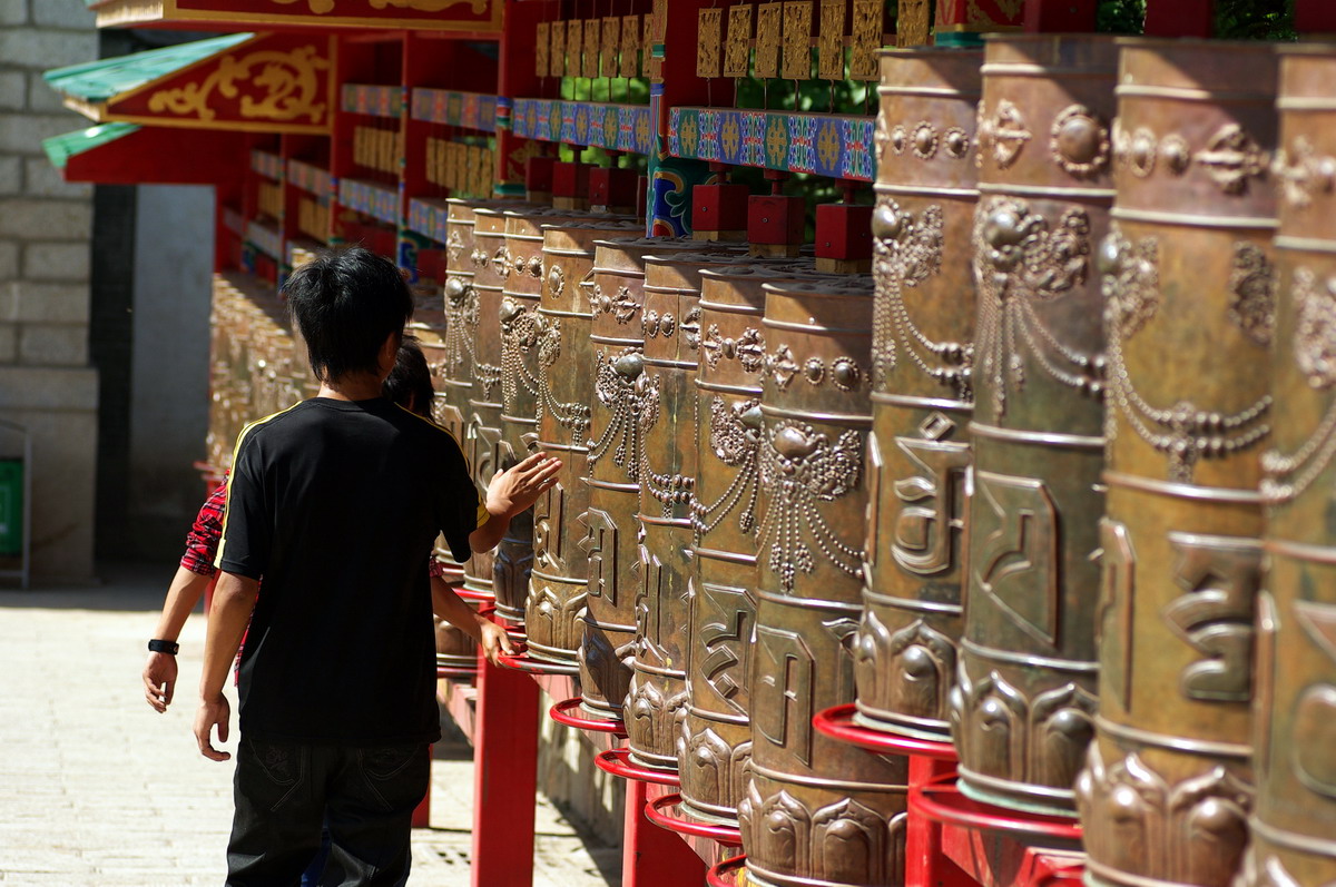 一进大门的转经