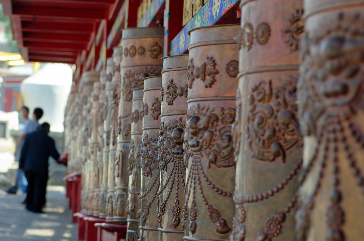 一进大门的转经