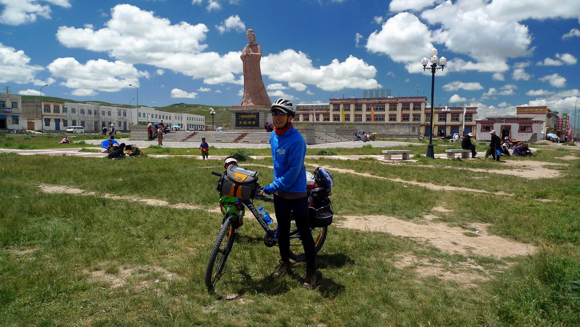 跟文成公主合影