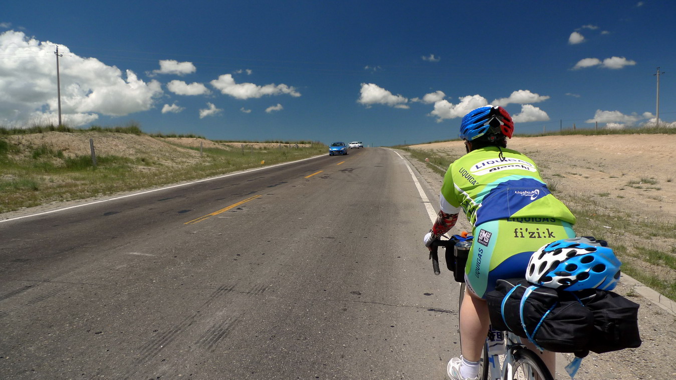 日月山下来的路