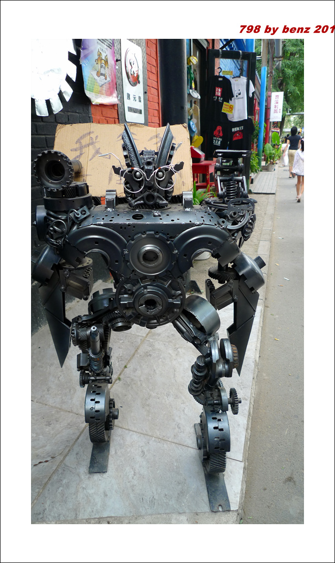 因为没有转完，没有看到3米高的变形金刚，只见到这款小的