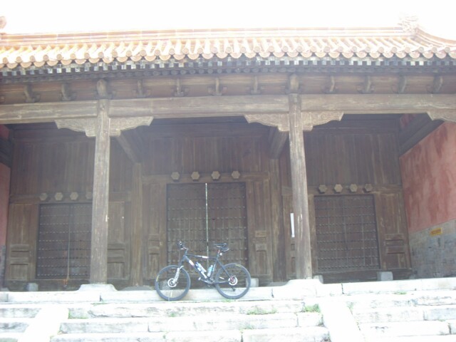 车子仿佛穿越了时空隧道，回到了几百年前。。