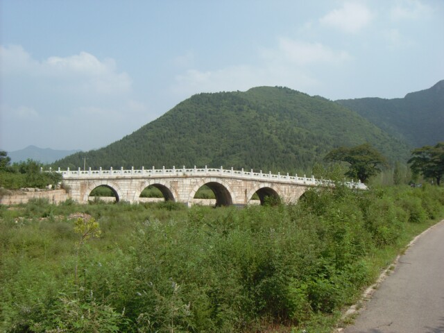 连接德陵村与永陵村的汉白玉石桥