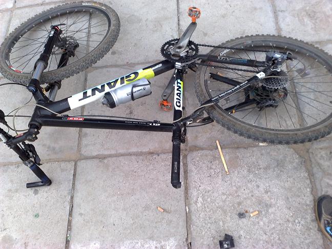 我心说，得亏哥们原来我还练过，要不然还不得让你整成肛裂吖，哈哈哈