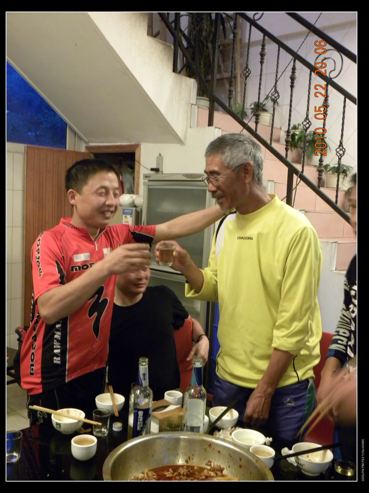 老田咱哥俩喝一个