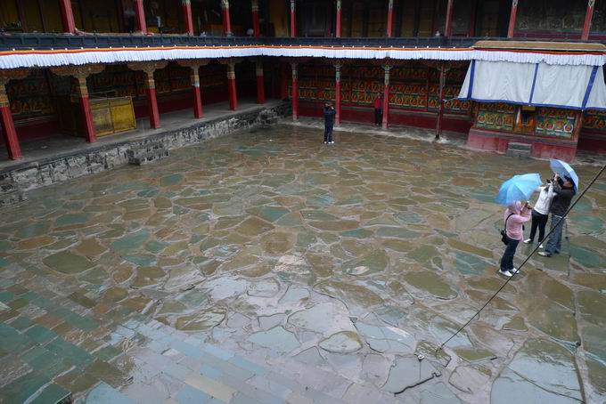 扎什伦布寺的辩经场