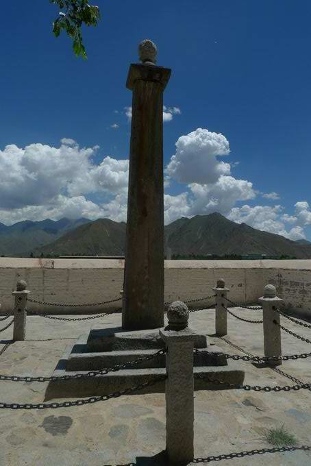 布达拉宫里的无字碑