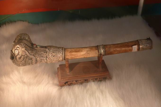 18岁少女的腿骨做的法器