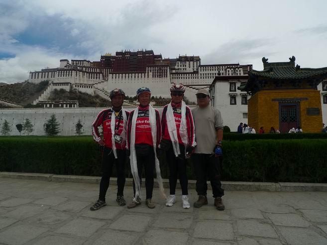 三位辽宁的车友，在格尔木就见到过