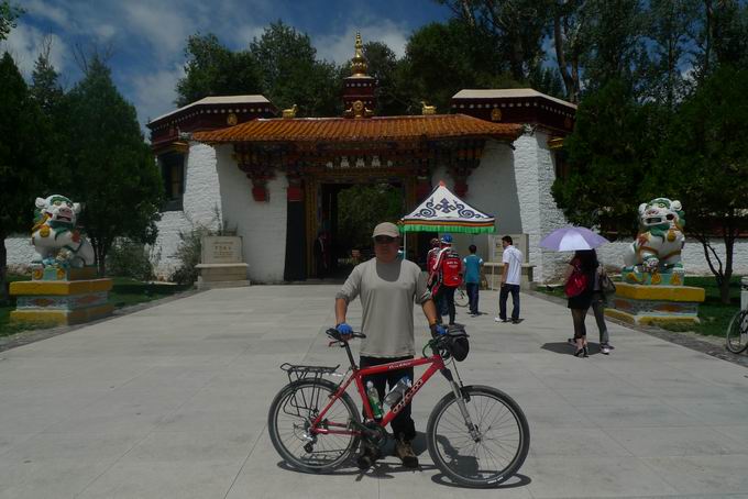 罗布林卡。。打来逃跑的地方