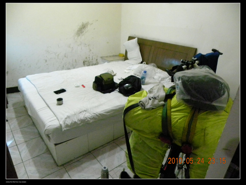 新津的旅店我住了一夜的房间