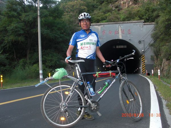 日落东方红隧道