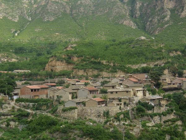 大山掩映之中，竟有一座这样人间仙境所在--幽州村