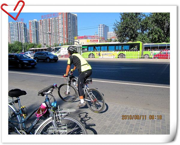 风云车友的第三个集合地点，大山子路口。