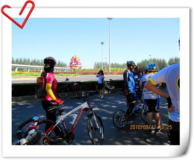 第一个休息点，枯柳树环岛。